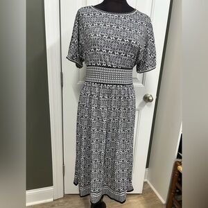 Max Studio Black and White Geometric Midi Dress